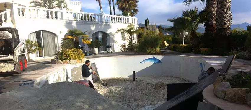 piscine silicone-marbreux réparation aquapolyester